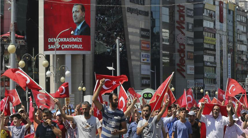 Presidente turco enterro vítimas tentativa golpe militar