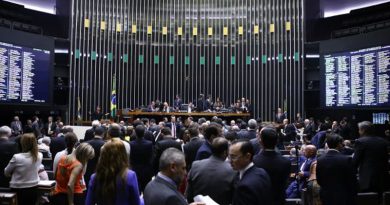 Câmara Deputados aprova reforma trabalhista