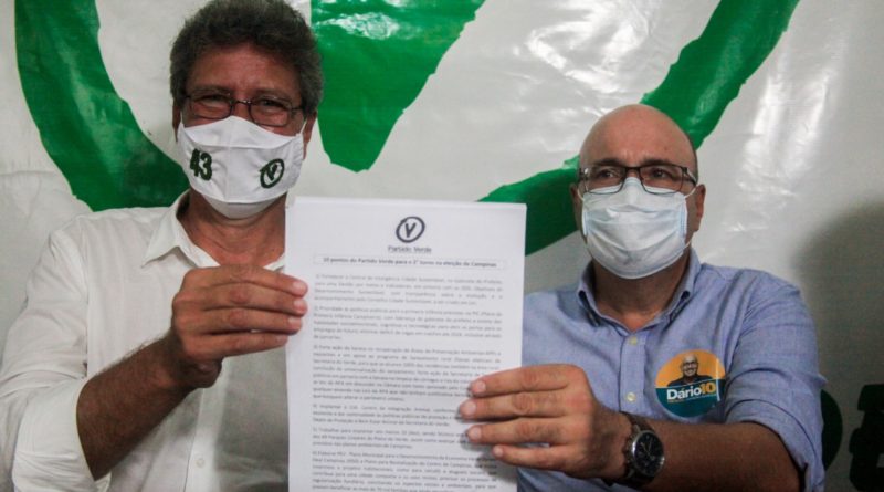 Rogério Menezes, candidato do PV à prefeitura de Campinas no primeiro turno, e Dário Saadi (Republicanos) assinam carta compromisso para avançar nas políticas de sustentabilidade em Campinas. | Foto: Divulgação